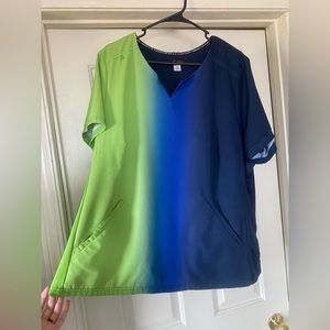 Size 2X scrub top. Ombré design.